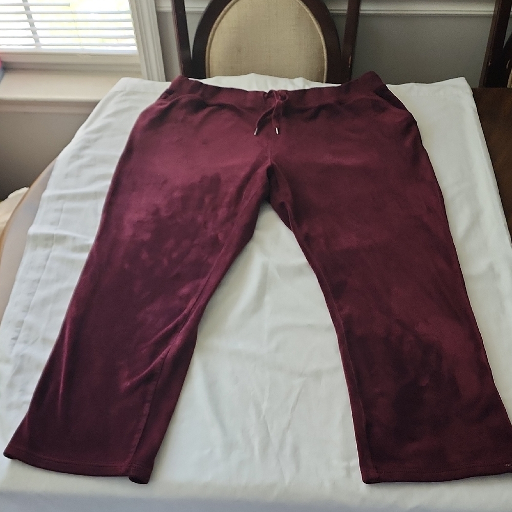 Vintage Women's Gloria Vanderbilt Burgundy Velour Sweat/Jogger Pants